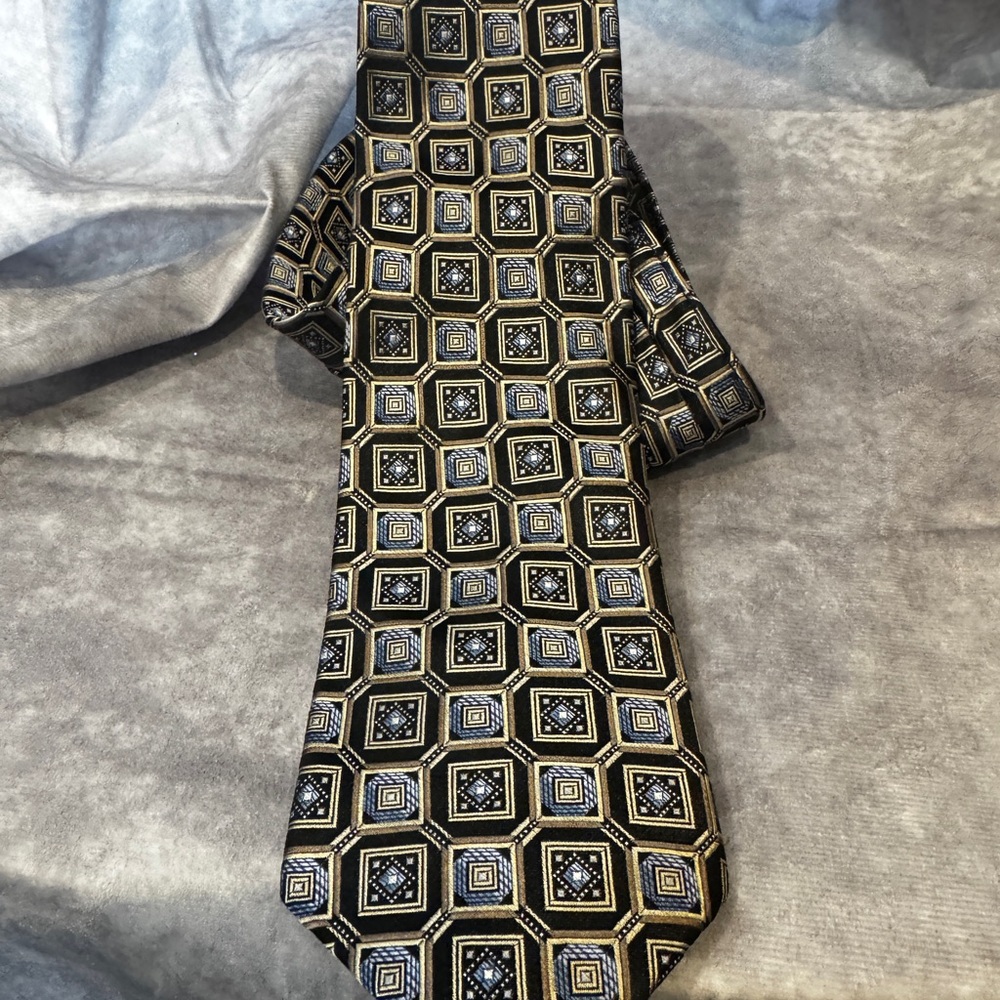 Pronto-Uomo Geometric Patterned Tie in Black and Gold